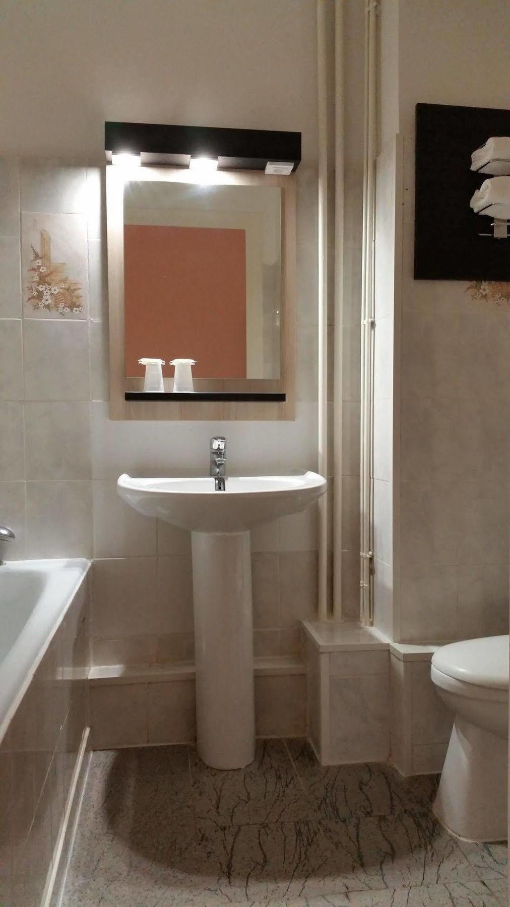 Hotel D'Alsace Вильорбан Екстериор снимка