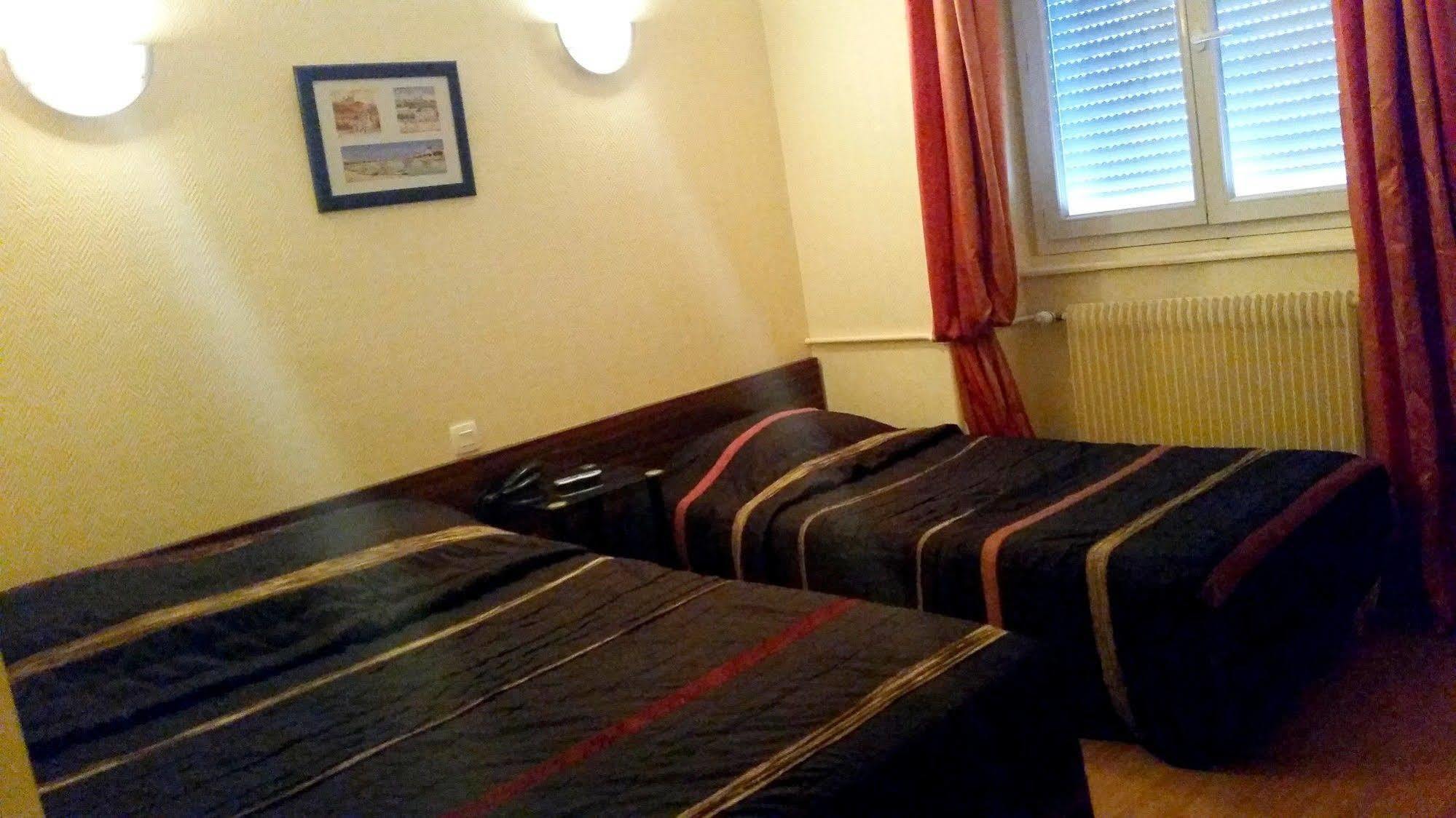 Hotel D'Alsace Вильорбан Екстериор снимка